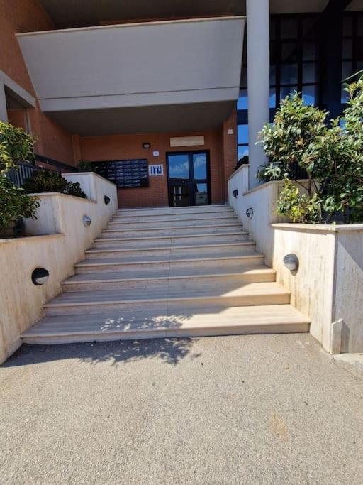 Terrazza A Nettuno E Chiesa Giubilare Santa Maria Goretti Екстер'єр фото